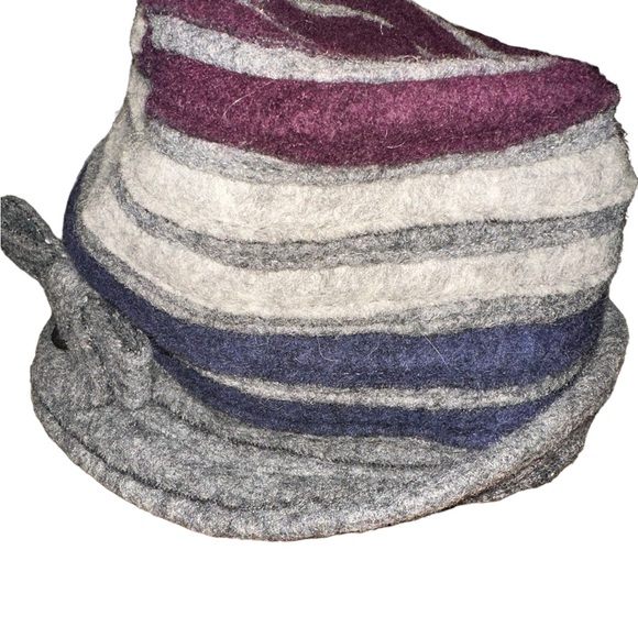 Amati Boiled Wool Layered Multicolor Cap Hat Bow Charm Made In Italy - Picture 2 of 7